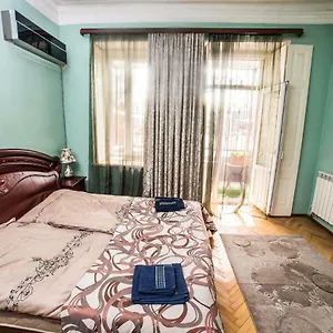 gold-district-apartment.alltbilisihotels.com/